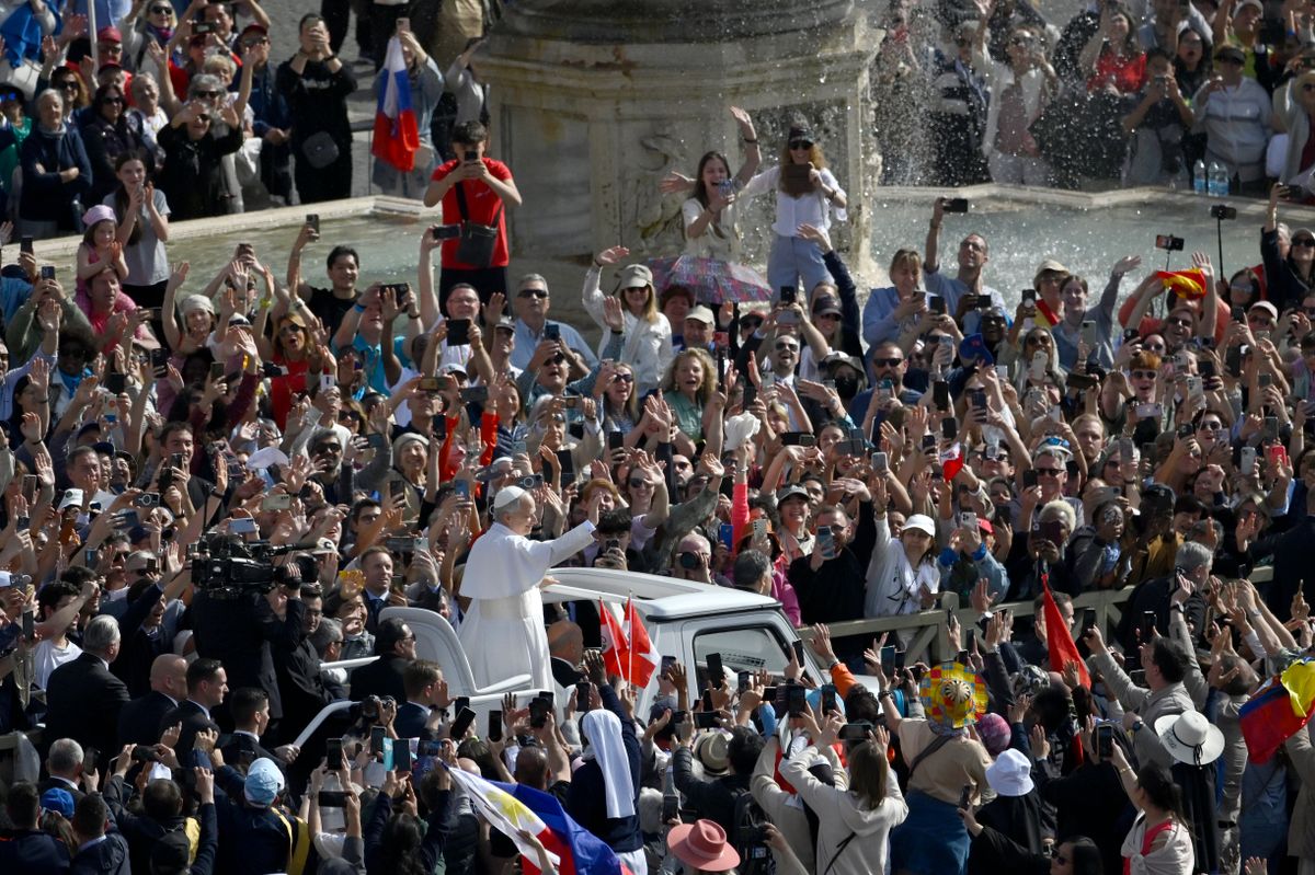 VATICAN CITY, VATICAN - MAY 18: Pope Leo XIV waves to the audience as he arrives ahead of the Inauguration Mass of Pope Leo XIV in St Peter's Square on May 18, 2025 in Vatican City, Vatican. Pope Leo XIV (formerly Cardinal Robert Francis Prevost) presided over his inauguration mass in St Peter's Square after his election on May 8th. (Photo by Antonio Masiello/Getty Images)