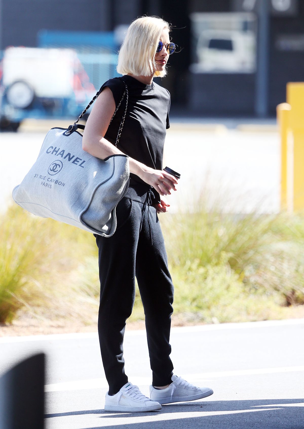 PERTH, AUSTRALIA - MARCH 19: Margot Robbie departs Perth Airport on March 19. 2018 in Perth, Australia. (Photo by Faith Moran/GC Images)