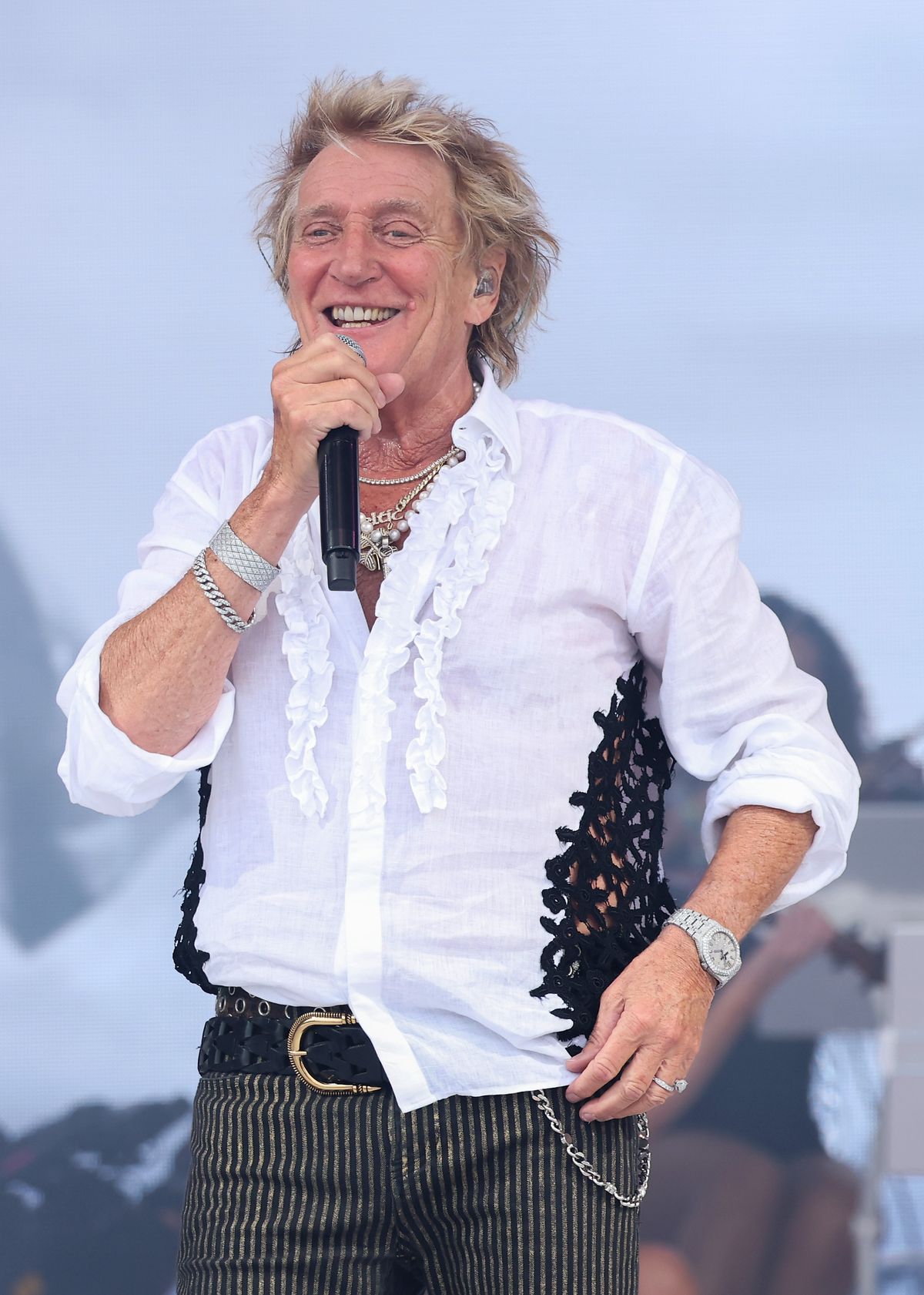 GLASTONBURY, ENGLAND - JUNE 29: (EDITOR'S NOTE: EDITORIAL USE ONLY - STRICTLY NO COMMERCIAL USE - NO USE IN PUBLICATION SOLELY OF ROD STEWART)  Rod Stewart performs onstage during day five of the Glastonbury Festival 2025 at Worthy Farm, Pilton on June 29, 2025 in Glastonbury, England. Established by Michael Eavis in 1970, Glastonbury has grown into the UK's largest music festival, drawing over 200,000 fans to enjoy performances across more than 100 stages. In 2026, the festival will take a fallow year, a planned pause to allow the Worthy Farm site time to rest and recover. (Photo by Kevin Mazur/Getty Images)