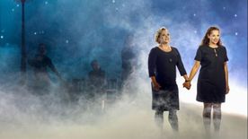 Újra együtt az Erkel Színház színpadán Vágó Bernadett és Vágó Zsuzsi - Videó!