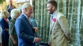 David Beckhamet lovaggá üti Károly király