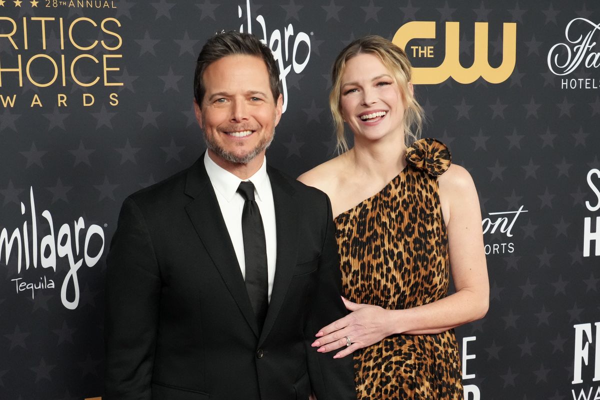 Scott Wolf és Kelley Wolf a 28. Critics Choice Awards díjátadón a Fairmont Century Plazában 2023. január 15-én Los Angelesben, Kaliforniában.