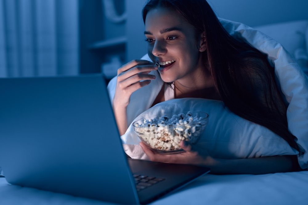 nő, popcorn, film