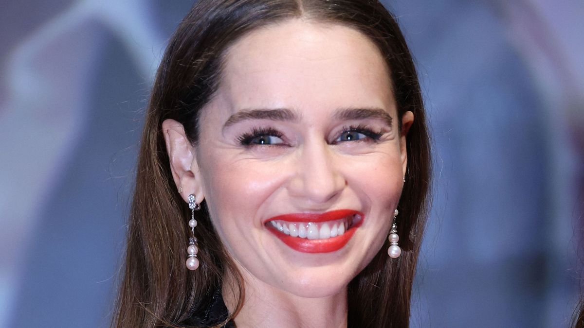 Emilia Clarke és Haley Lu Richardson Budapesten: a két sztár az Operaházban járt