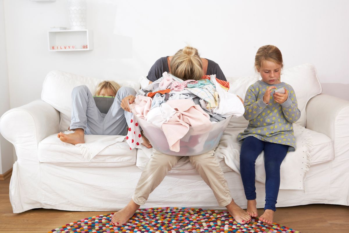 A mom shaming káros hatásai.