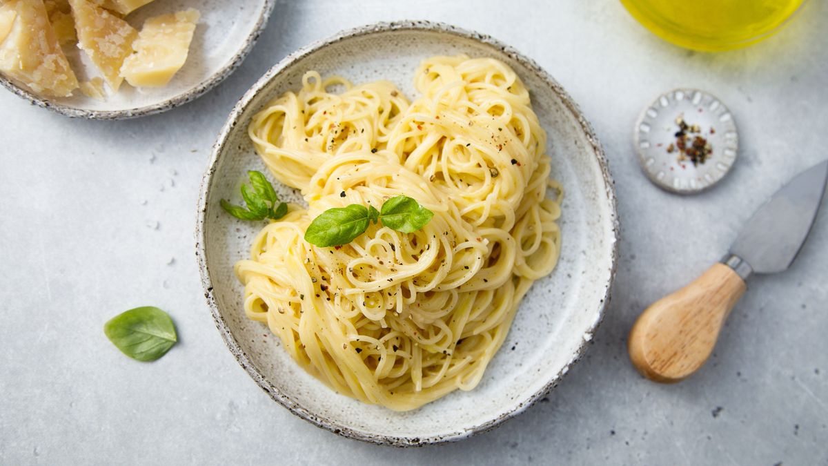 Ez az olaszok kedvenc cacio e pepe receptje: 20 perces itáliai ebéd kezdőknek
