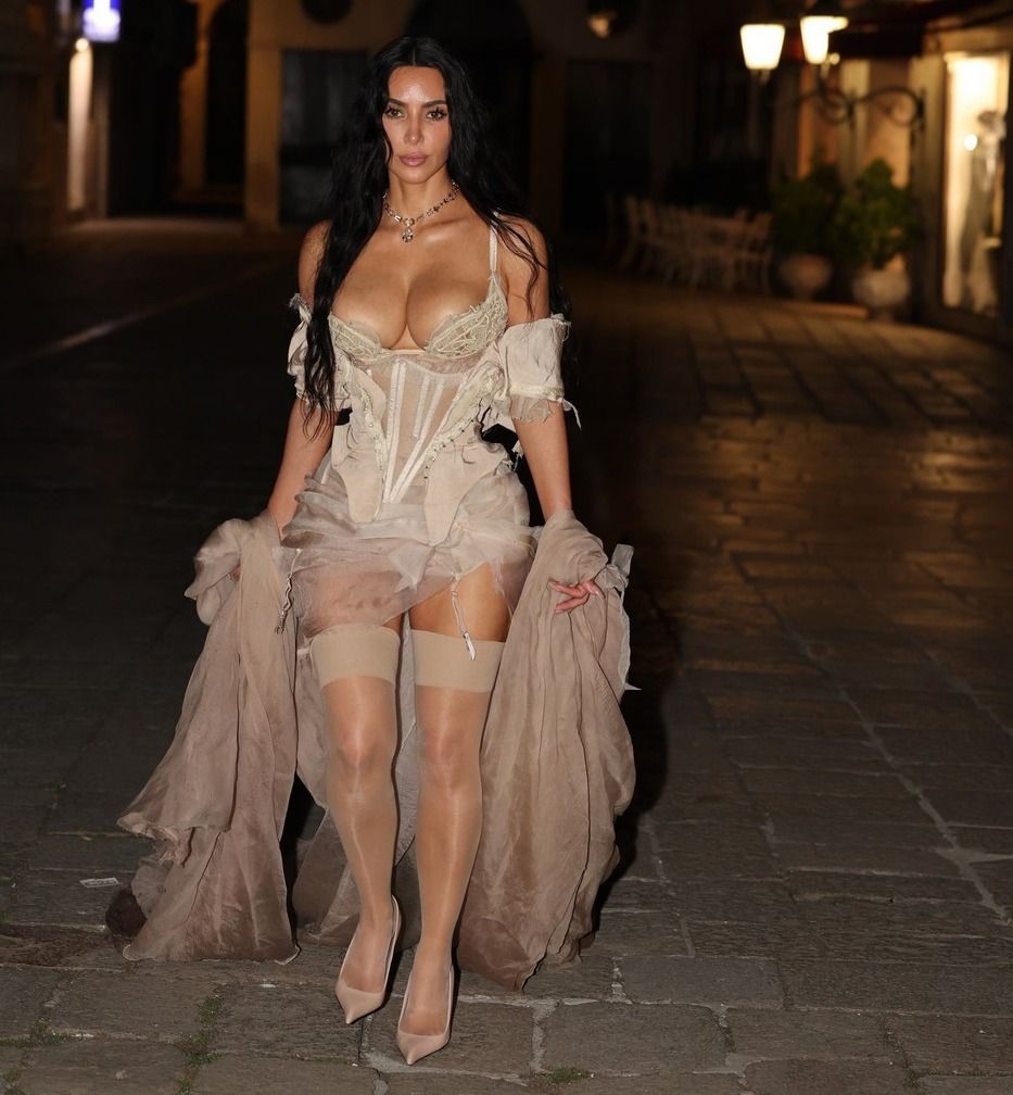 Kim Kardashian öltözete Jeff Bezos esküvőjén