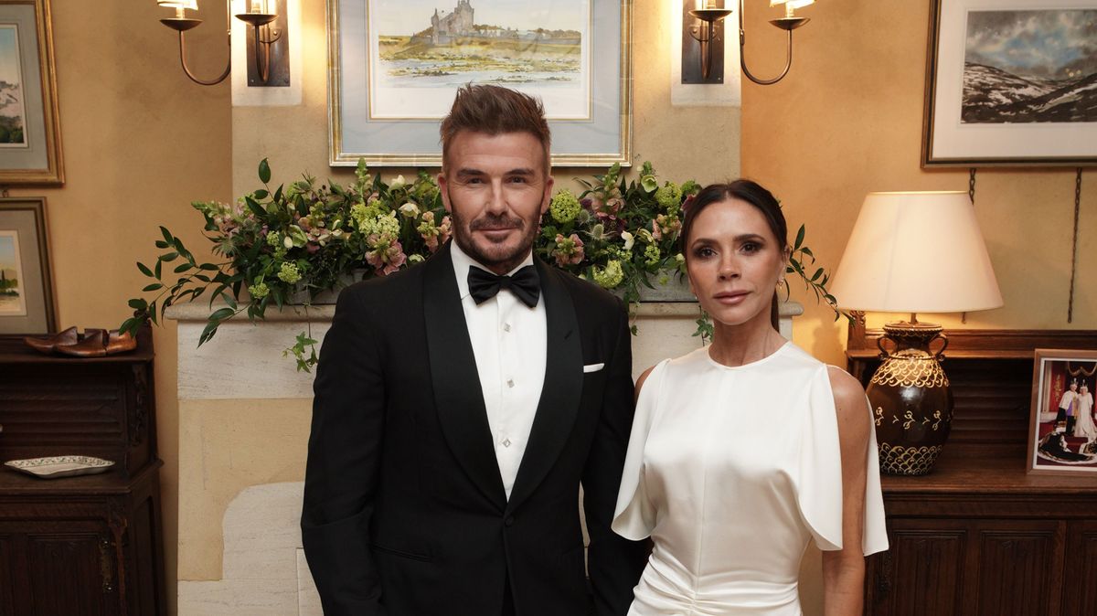 Victoria Beckham David Beckham lovaggá ütés