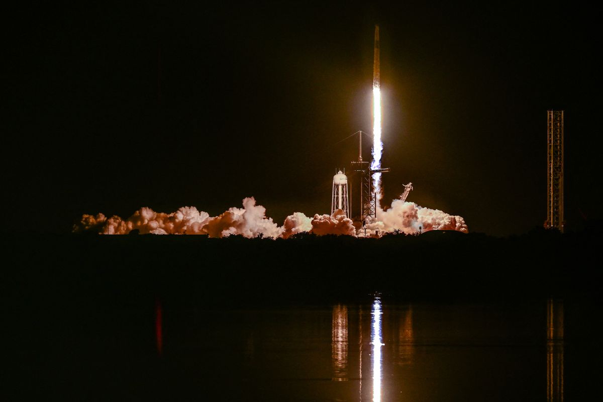 Kapu Tibor kilövése, Az Axiom-4 küldetés a SpaceX Dragon űrhajóval és Falcon 9 rakétával a NASA Kennedy Űrközpontjának 39A indítókomplexumából, a floridai Cape Canaveralban található Kennedy Űrközpontból 2025. június 25-én. Indiai, lengyel és magyar asztronautákat szállító amerikai kereskedelmi küldetés június 25-én indult a Nemzetközi Űrállomásra, évtizedek óta először juttatva ki embereket ezekből az országokból az űrbe.