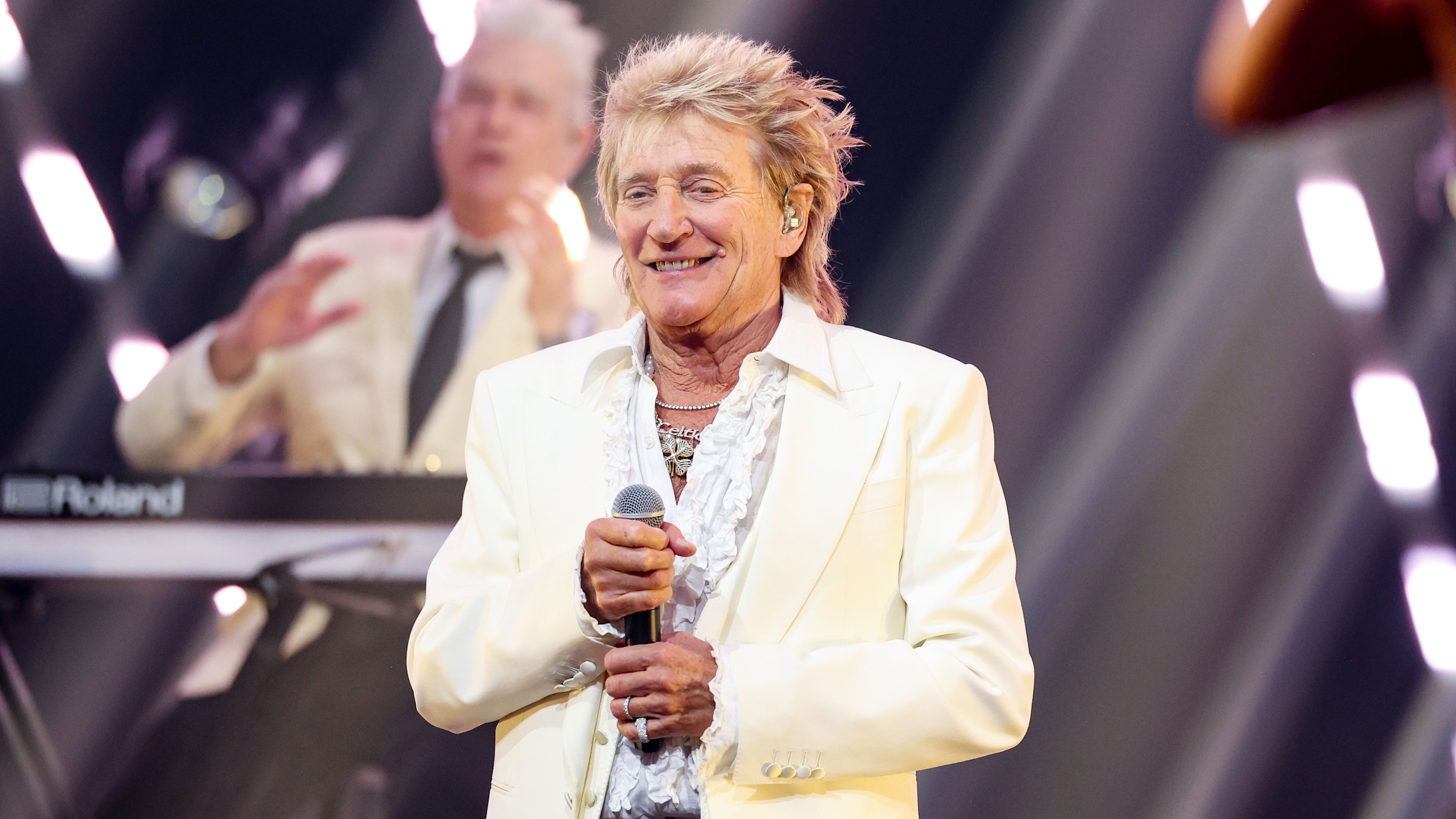 Rod Stewart túl messzire ment! Botrányos fellépése után leparancsolták a színpadról