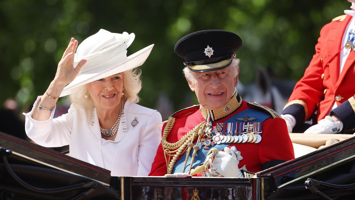 Szédítő programok és a királyi család színe-java: videón az idei Trooping the Colour legfontosabb pillanatai