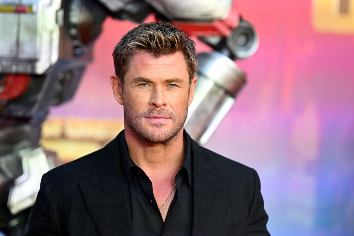 férfias LONDON, ENGLAND - SEPTEMBER 19: Chris Hemsworth attends the European Premiere of "Transformers One" at Cineworld Leicester Square on September 19, 2024 in London, England. (Photo by Samir Hussein/Getty Images)