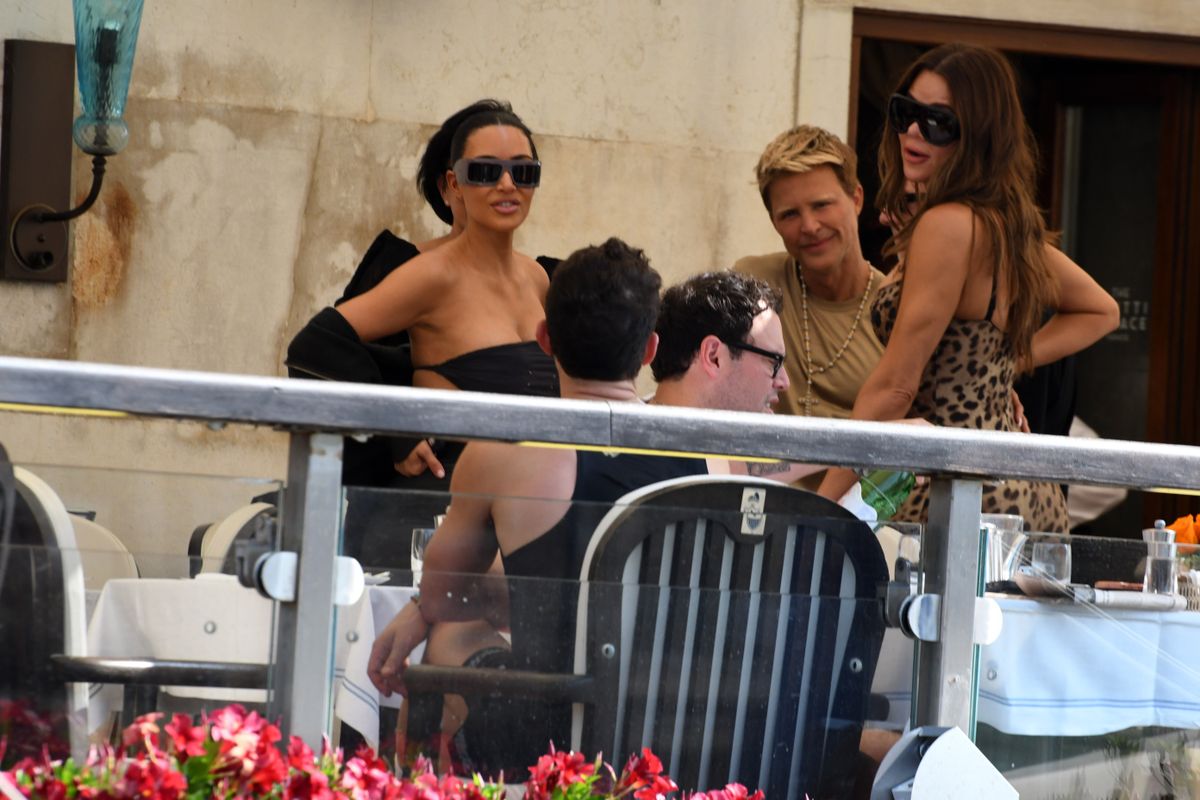 VENICE, ITALY - JUNE 26: (L-R) Kim Kardashian, Kris Jenner, Orlando Bloom, Domenico Dolce and Khloé Kardashian ahead of Jeff Bezos and Lauren Sanchez Wedding on June 26, 2025 in Venice, Italy. (Photo by Luigi Iorio/GC Images)
