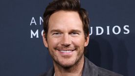 Chris Pratt félmeztelen guruként osztja az észt — A szülinapos sztár zavaros életvezetési tanácsaival sokkol