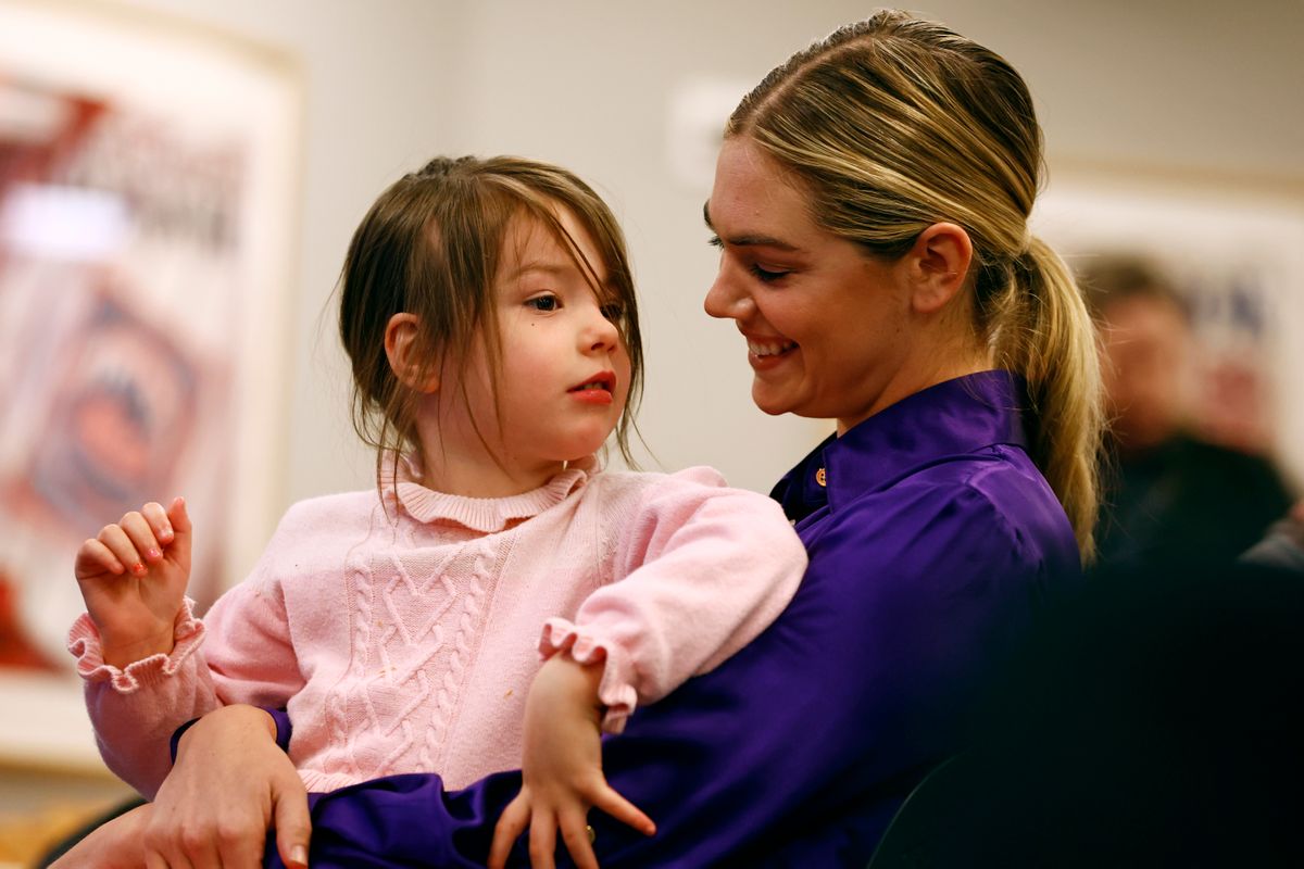NEW YORK, NY - DECEMBER 20: Kate Upton holds her daughter Genevieve as her husband Justin Verlander of the New York Mets is introduced during a press conference at Citi Field on December 20, 2022 in New York City. (Photo by Rich Schultz/Getty Images)