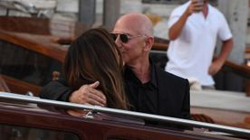 Lezárult az évszázad esküvője: Jeff Bezos és Lauren Sánchez titkos helyen folytatja a bulit - Fotó!