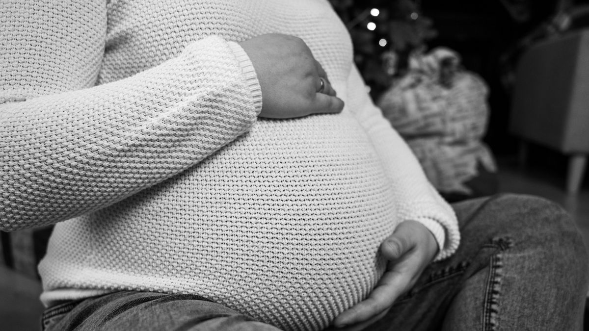 Most érkezett a nagy hír! 70 évesen újra apa lesz a népszerű színész – 46 éves feleségével negyedik közös gyermeküket várják