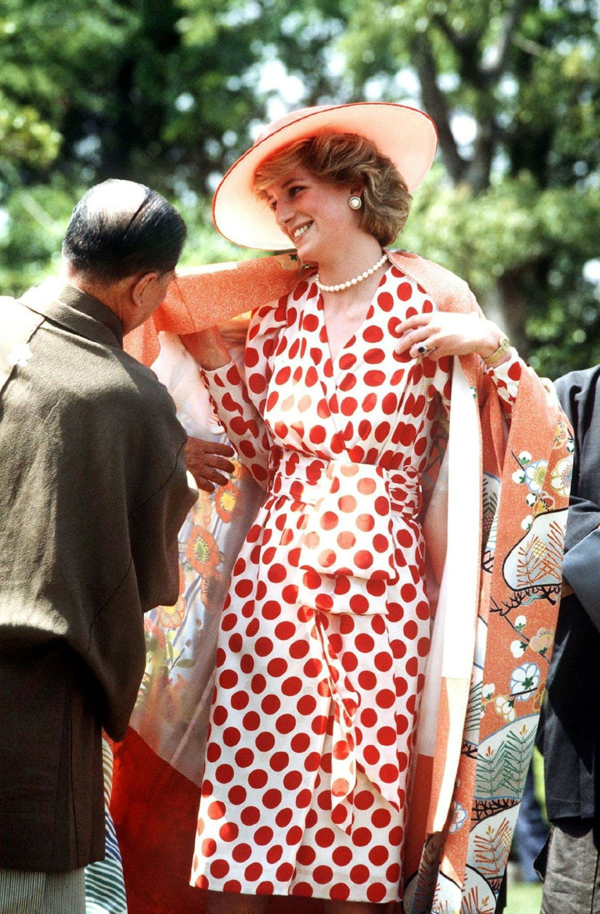 (FILES) 1986 file photo shows Diana, Princess of Wales donning a Japanese Kimono during her first visit to the ancient city of Kyoto, central Japan. Diana, 36, died in a hospital in Paris, early 31 August, from massive injuries following a car accident. AFP PHOTO   JIJI PRESS (Photo by JIJI PRESS / AFP) / Japan OUT
