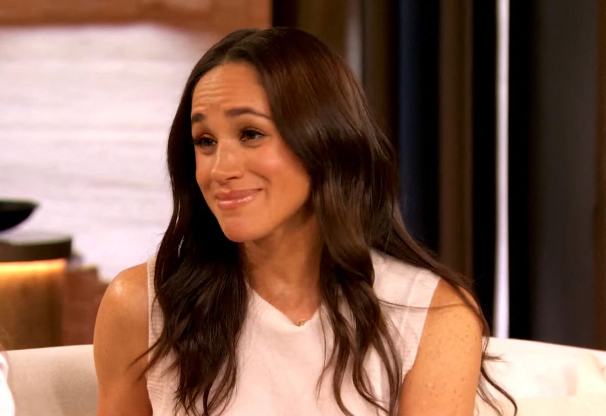 Meghan Markle, duchesse de Sussex dans le Drew Barrymore Show. - Pictures must credit: The Drew Barrymore Show / Paramount Plus Meghan Marble has gushed about husband Prince Harry in a preview of a TV interview with US actress turned talk show host Drew Barrymore. Meghan, the Duchess of Sussex. 43, was on to talk about her new Netflix lifestyle streaming series, With Love, Meghan. In a teaser for the appearance, she revealed the six word vow Prince Harry , who she refers to as “H”, made to her when they first started dating in 2016. She told Barrymore, 50, : “Life is full of surprises. I did not expect to meet H and for this to be our love story and you know I'm very lucky. “I am married to the funniest, sweetest, most charming, I mean, he's all the things that you're describing. “He's an amazing father. “I count my blessings because I have him and also I have a partner who is so supportive of me.: Picture supplied by JLPPA