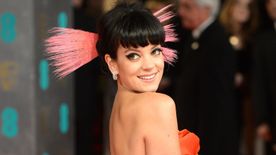 Válása után továbblépett Lily Allen: ezzel az ismert színésszel csókolózott – FOTÓ