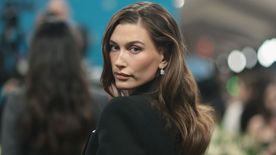 Hailey Bieber bosszúruhát húzott? − Méregzöld minit viselt a fiatal anyuka − FOTÓ