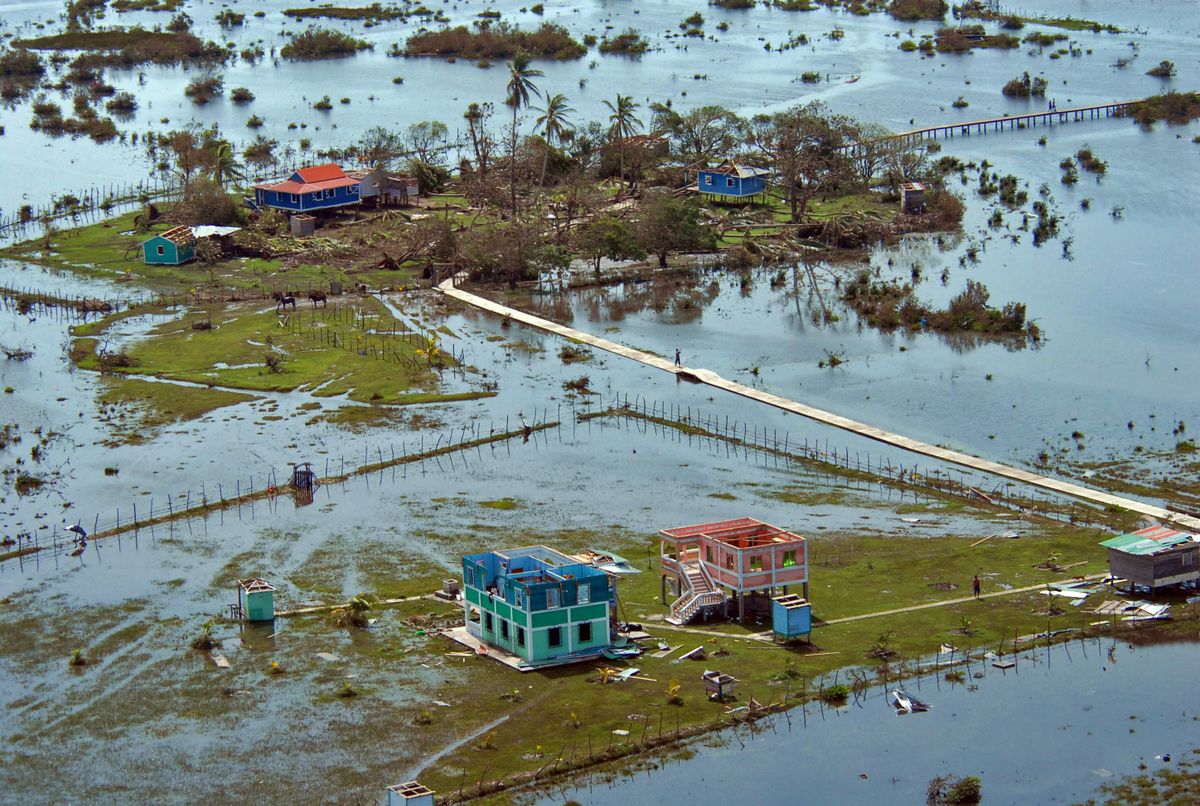 Aerial picture taken 06 September, 2007 in the village of Sandy Bay, Nicaragua, after the passage of the eye of hurricane Felix. Nicaragua, Honduras and Mexico geared up for flooding from rain-swollen rivers Thursday in the wake of two devastating hurricanes that left at least 80 victims dead and scores more missing. Nicaragua and Honduras in a joint death toll Thursday, said that Hurricane Felix killed at least 71 people in their two countries. The bodies of 24 native Miskito Nicaraguans, whose fishing boat had capsized, were found near the Caribbean coast of Honduras in the wake of Felix, an official told reporters today. AFP PHOTO/Oscar NAVARRETE (Photo by OSCAR NAVARRETE / AFP)