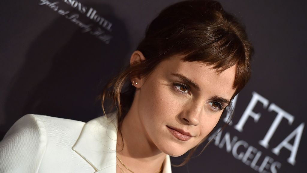 Emma Watson egy titokzatos férfi oldalán fotózták le Saint Tropezben