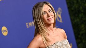"Örülök, hogy meghalt az anyám" – Jennifer Aniston új sorozata a bőröd alá mászik