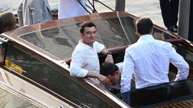 A szingli Orlando Bloom becsajozott Jeff Bezossék esküvőjén? Erről pletykál a fél világ