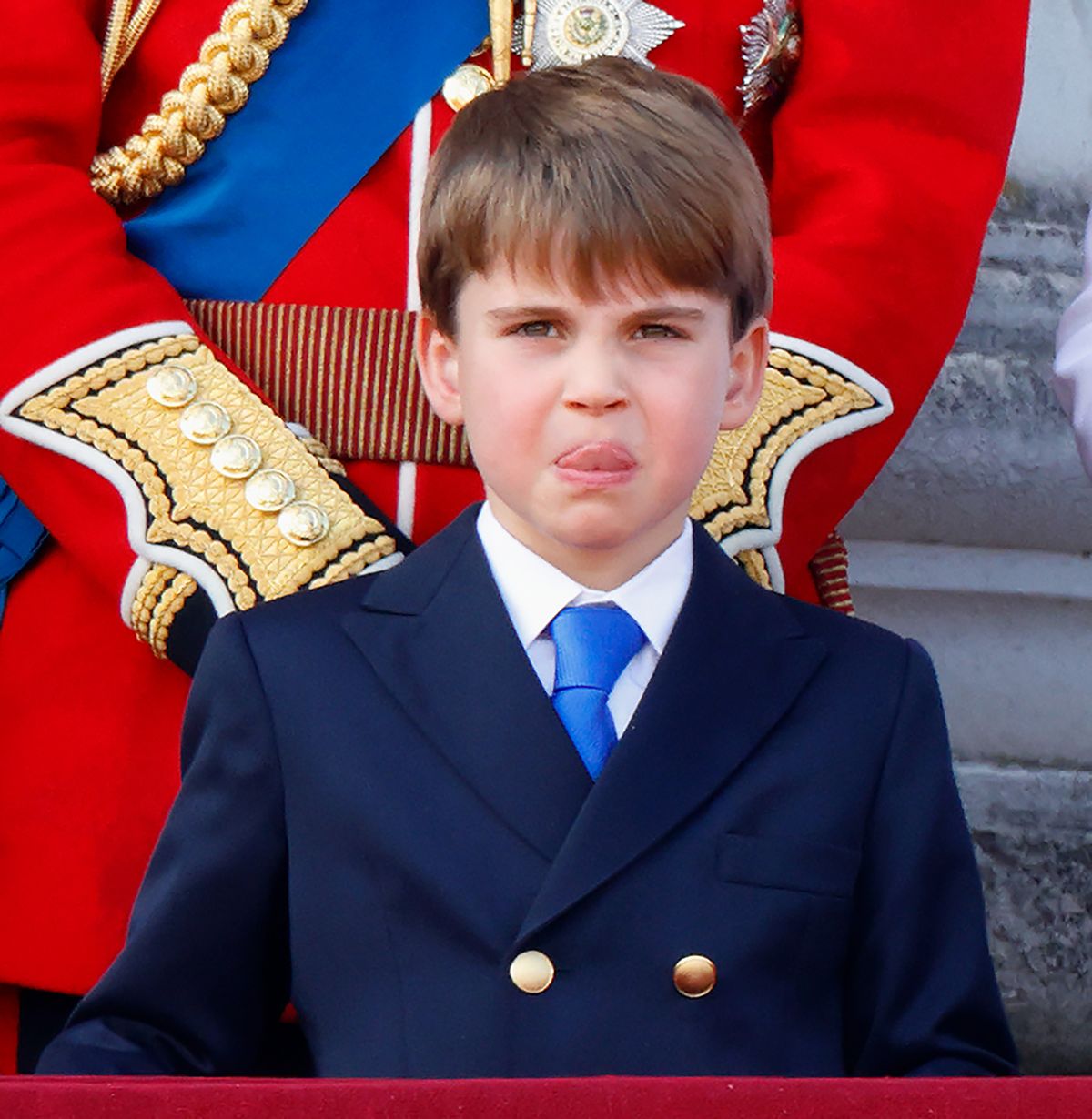 Károly herceg mókás grimaszt vág