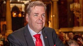 Schmuck Andor rendelkezett a vagyonáról: egy pici bérleménybe költözött és mindenét másokra hagyta