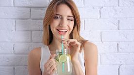 Ettől a frissítő detoxitaltól ragyogni fogsz a nyáron: nemcsak fiatalít, a fogyást is segíti