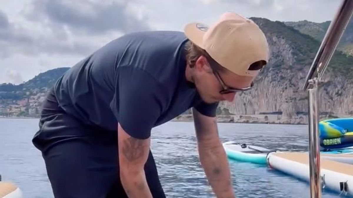 Mindenki Brooklyn Beckham főzős videóján szörnyűlködik: ettől undorítóbb dolgot nem láttak még a kommentelők