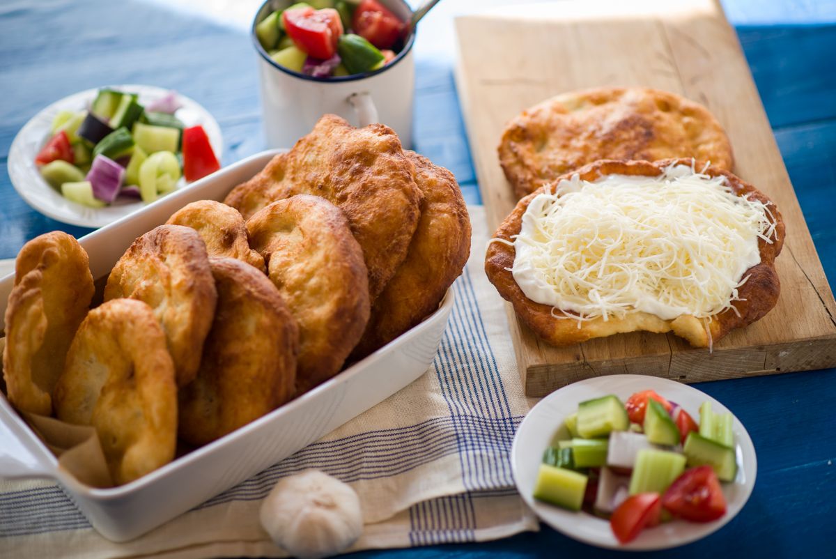 házi lángos recept friss salátával