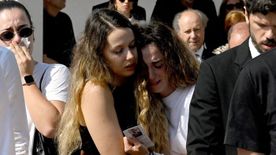 Szívszorító képsorok: Diogo Jota felesége is a koporsóvivők között volt, nem akarta elengedni férjét