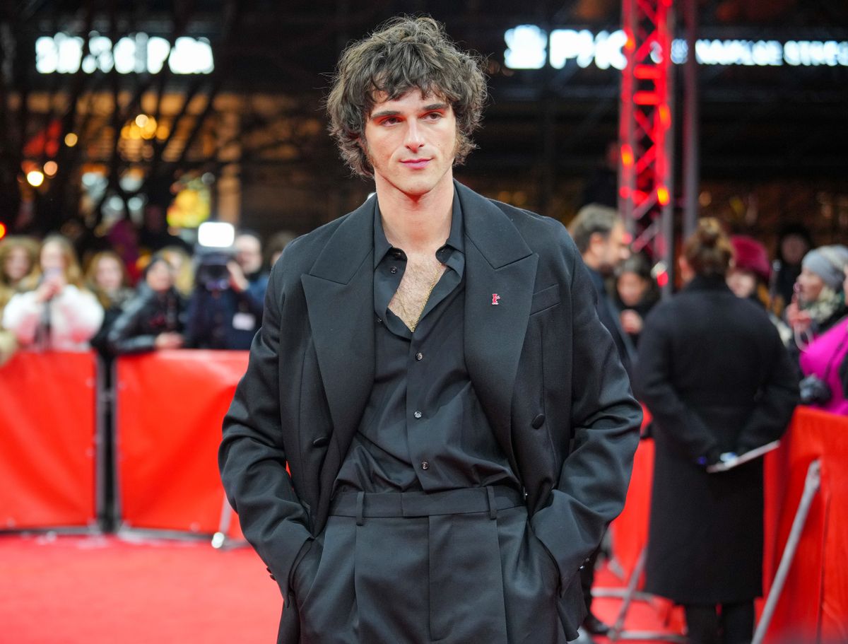 15 February 2025, Berlin: Actor Jacob Elordi stands on the red carpet of the Zoopalast at the premiere of the film "The Narrow Road to the Deep North". The film is screening in the "Berlinale Special Gala" section. The 75th Berlin International Film Festival will take place from February 13 to 23, 2025. Photo: Soeren Stache/dpa