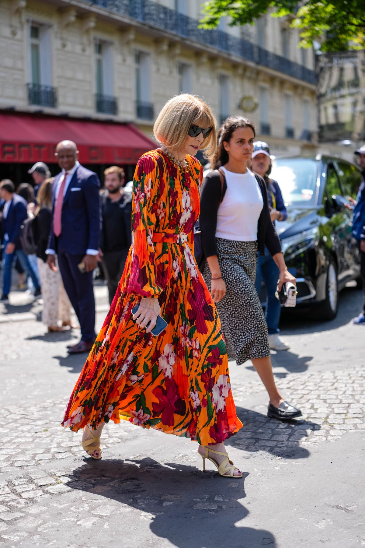 Anna Wintour élénk színekben