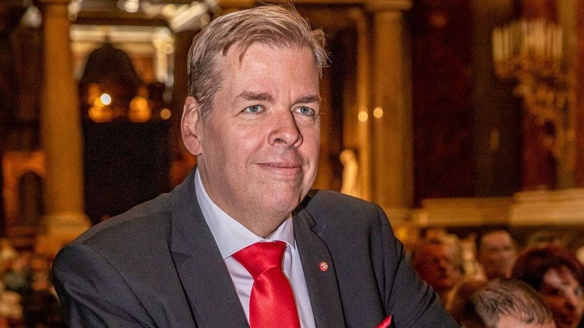 Schmuck Andor rendelkezett a vagyonáról: egy pici bérleménybe költözött és mindenét másokra hagyta