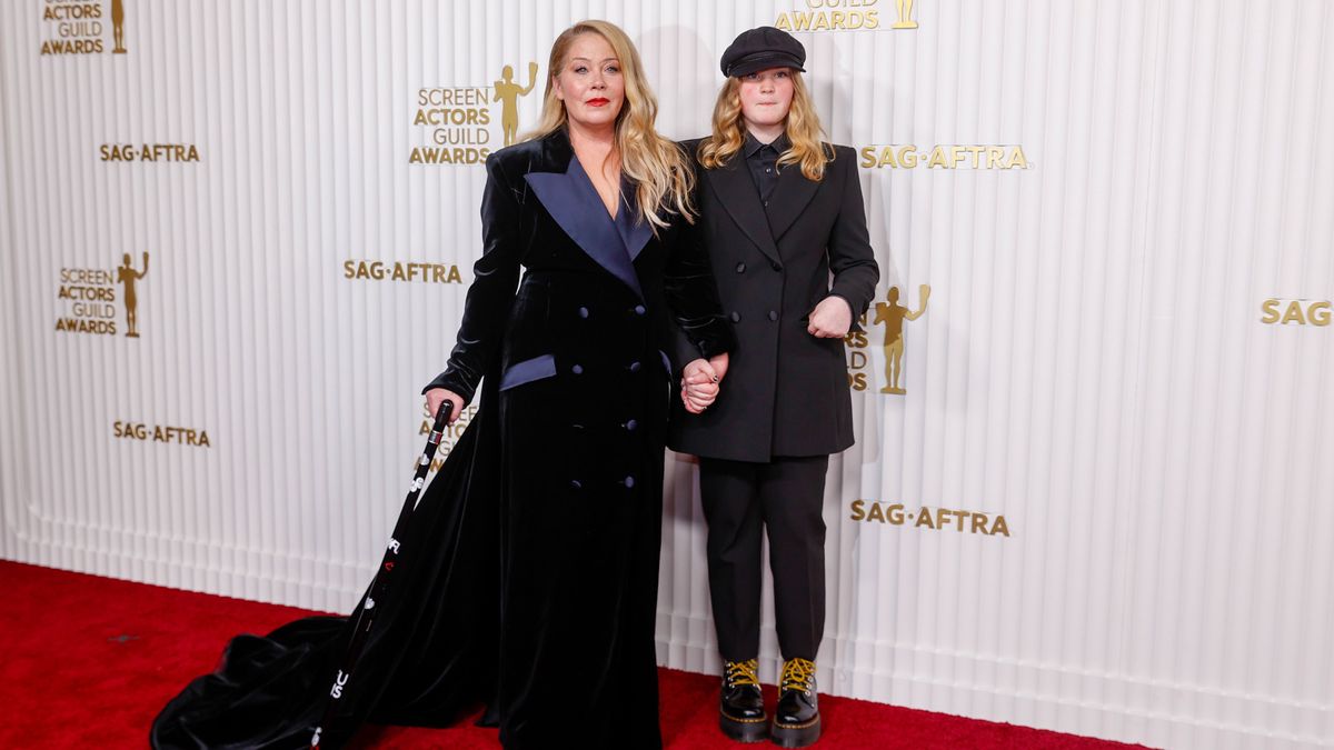 „Hiányzol, aki voltál” – Pelenkát hord és komoly fájdalmakkal küzd a nagybeteg Christina Applegate