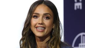 Kiderült, ki az a titokzatos férfi, akivel a frissen elvált Jessica Alba nyaralgat - Fotón a szerelmesek