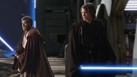 Filmrelikviák aukciója: eladó Kevin sapkája, a Star Wars fénykardjai és Indiana Jones ostora