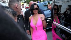 Kim Kardashian méregdrága ékszereivel haragította magára a rajongókat — Elizabeth Taylorként parádézott a celeb - VIDEÓ