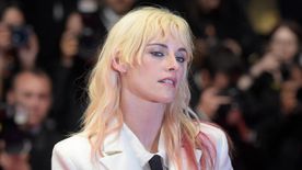 Kristen Stewart már nem szőke: felismerhetetlen új hajszínével - FOTÓ