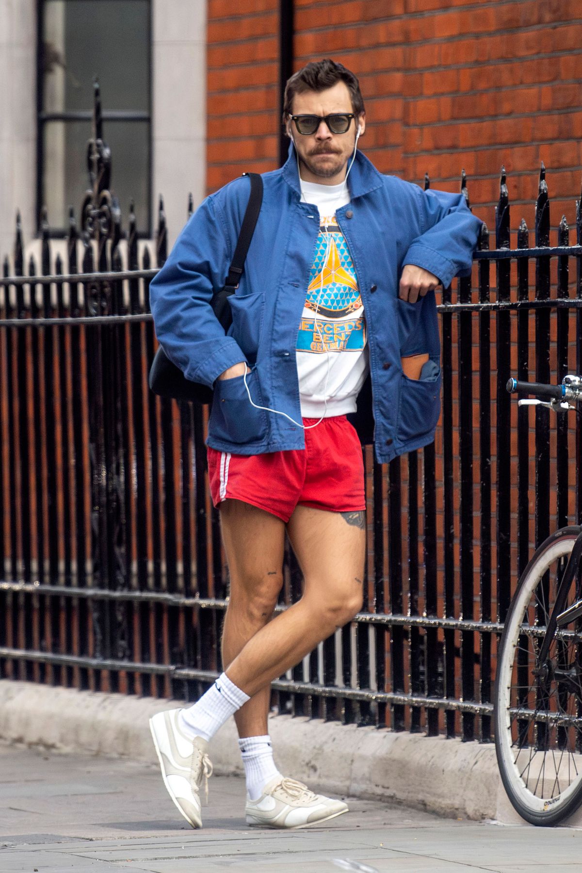 Harry Styles rövidnadrágban