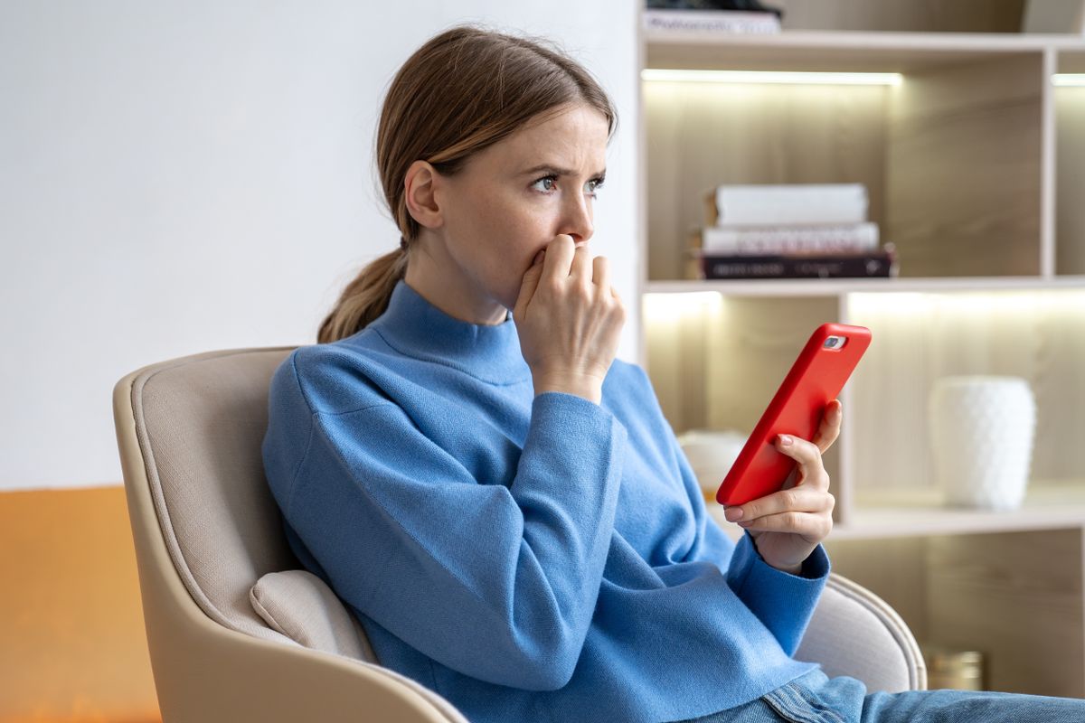 nő, Z generáció, telefon, én idő, FOMO