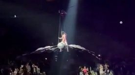 Pánik Katy Perry koncertjén: az énekesnő kis híján a közönségre zuhant – VIDEÓ