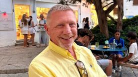 Boris Becker 23 évvel fiatal felesége megmutatta gömbölyödő babapocakját – A teniszlegenda ötödik gyermeke év végén érkezik