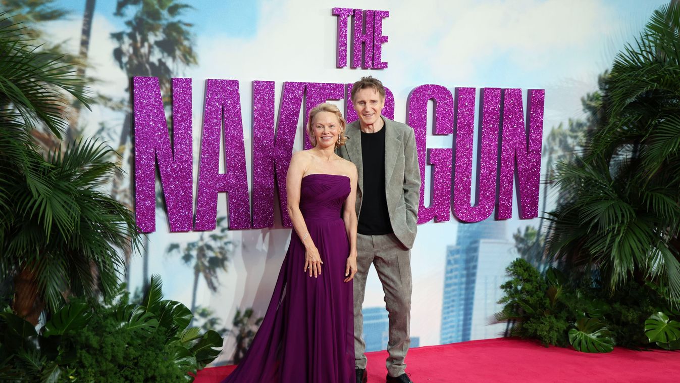 Liam Neeson és Pamela Anderson a Csupasz Pisztoly premierjén - a kritika szerint a legviccesebb film lett.
