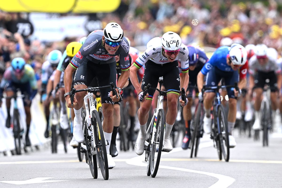 Tour de France 2025: bele se gondolnánk, hogy milyen jóképű arcokat takar el előlünk a versenyzők sisakja