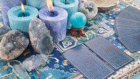 Ezt üzeni a csillagjegyeknek a tarot július utolsó napjára — Eljött a befelé fordulás, az önvizsgálat ideje
